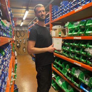 Léonard FOUQUET, responsable SAV - Pièces Détachées